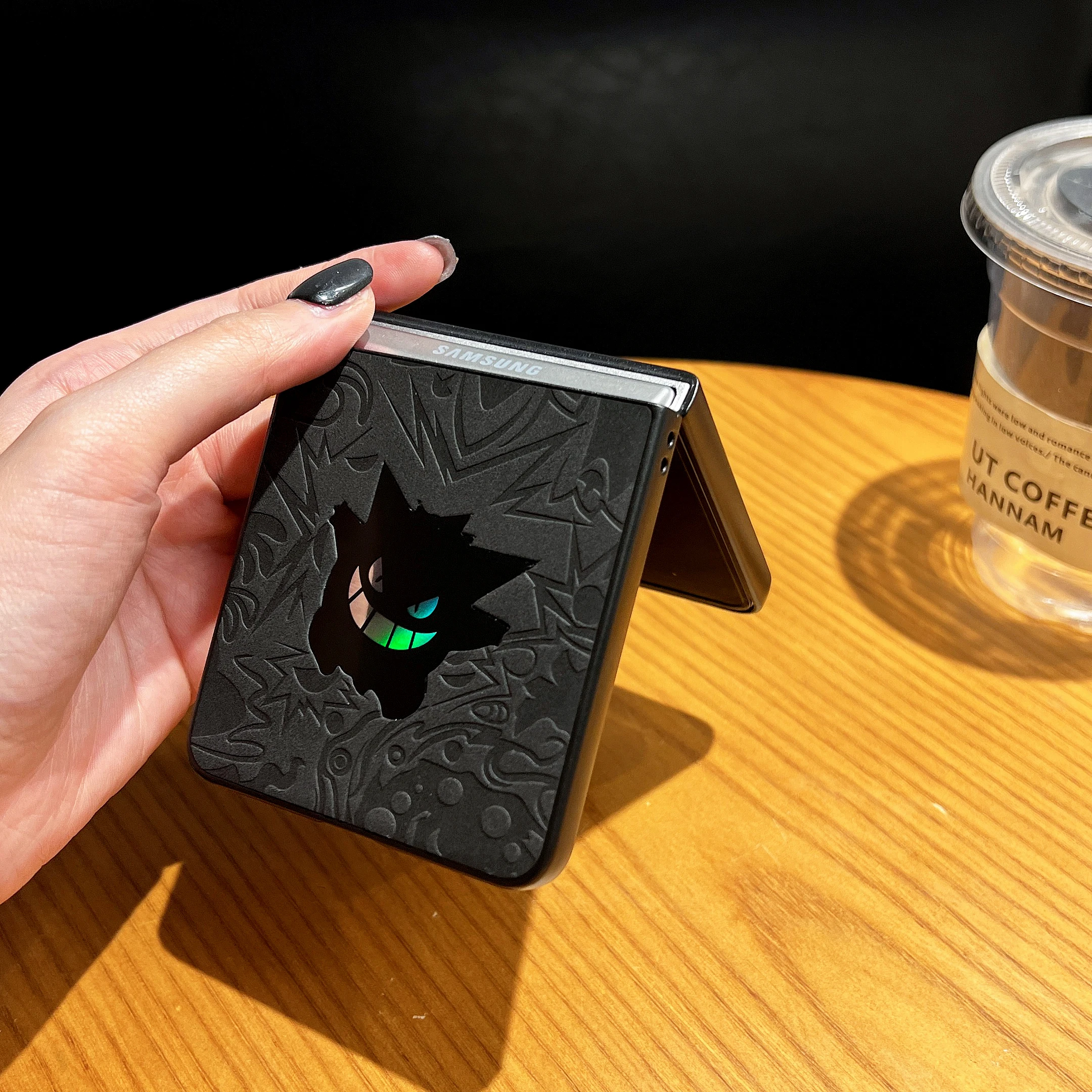 Coque de téléphone en cuir Gengar, étui antichoc pour Samsung Galaxy Z Flip 7 FE 6 5 4 Flip7 Flip6 Flip5 Flip4 Coque de téléphone en cuir Gengar, étui antichoc pour Samsung Galaxy Z Flip 7 FE 6 5 4 Flip7 Flip6 Flip5 Flip4