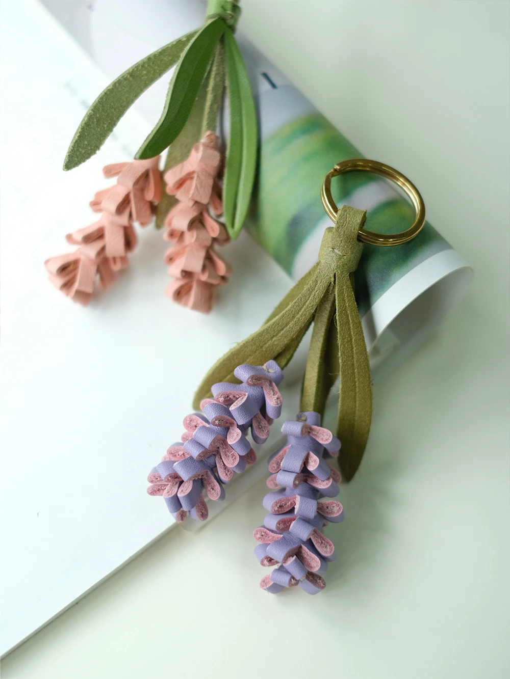 

Huanggou Village Lavender Handmade Bag Charm Car Keychain Niche Souvenir Genuine Leather Vintage Exquisite Birthday Gift