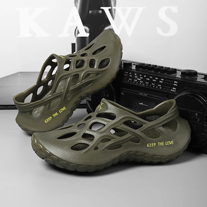 

2025 летние мужские сандалии, легкая мужская повседневная обувь из ЭВА, обувь с отверстиями, сабо для влюбленных, домашний сад, уличные мужские пляжные тапочки на плоской подошве