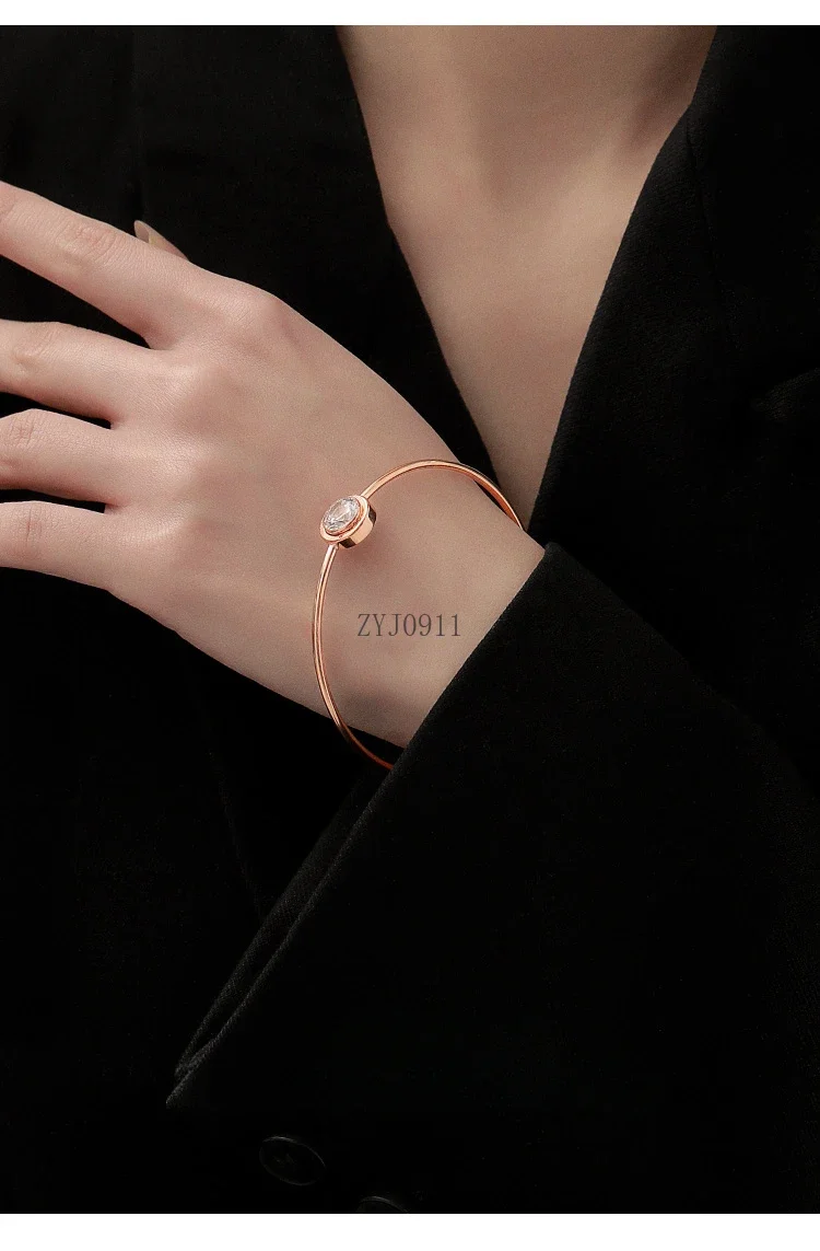 Ring single diamond bracelet women's tide niche design sense rose gold plated 2023 new light luxury zircon versatile bracelet