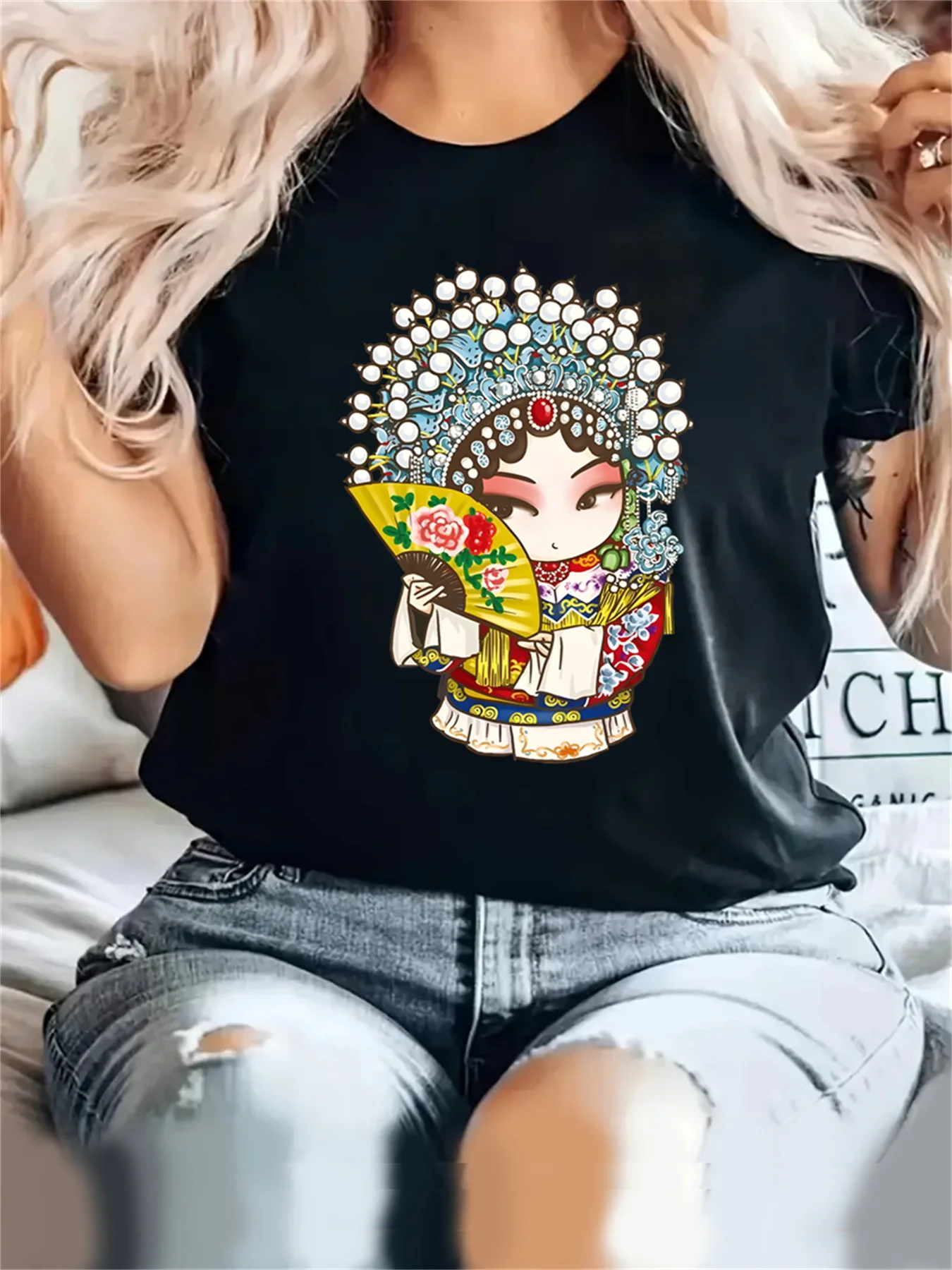 Kaos Kasual Wanita Putih dengan Cetakan Topeng Opera Peking - Desain Seni Tradisional Tiongkok, Leher Bulat Bernapas, Dapat Dicuci dengan Mesin