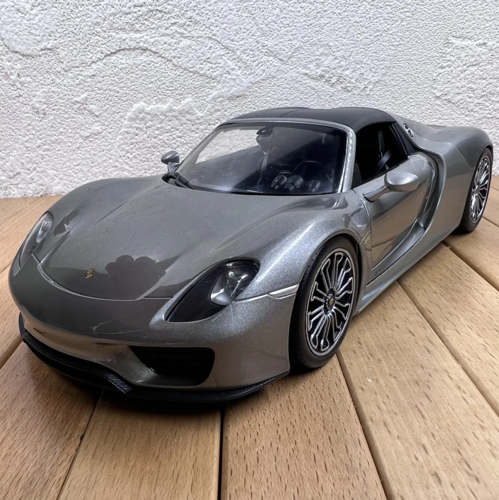 

1/18 Original New Arrival Special Price Diecast Metal German 918 Carbon Fiber Kit Sports Car Model Furniture Display Collection