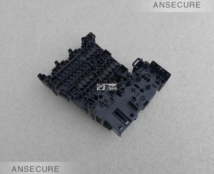 

Engine Fuse Box Relay Plate Holder Bracket For Audi A3 8V Q2 VW Golf MK7 Passat B8 Arteon Skoda Octavia Kodiaq Karoq 5Q0937615C