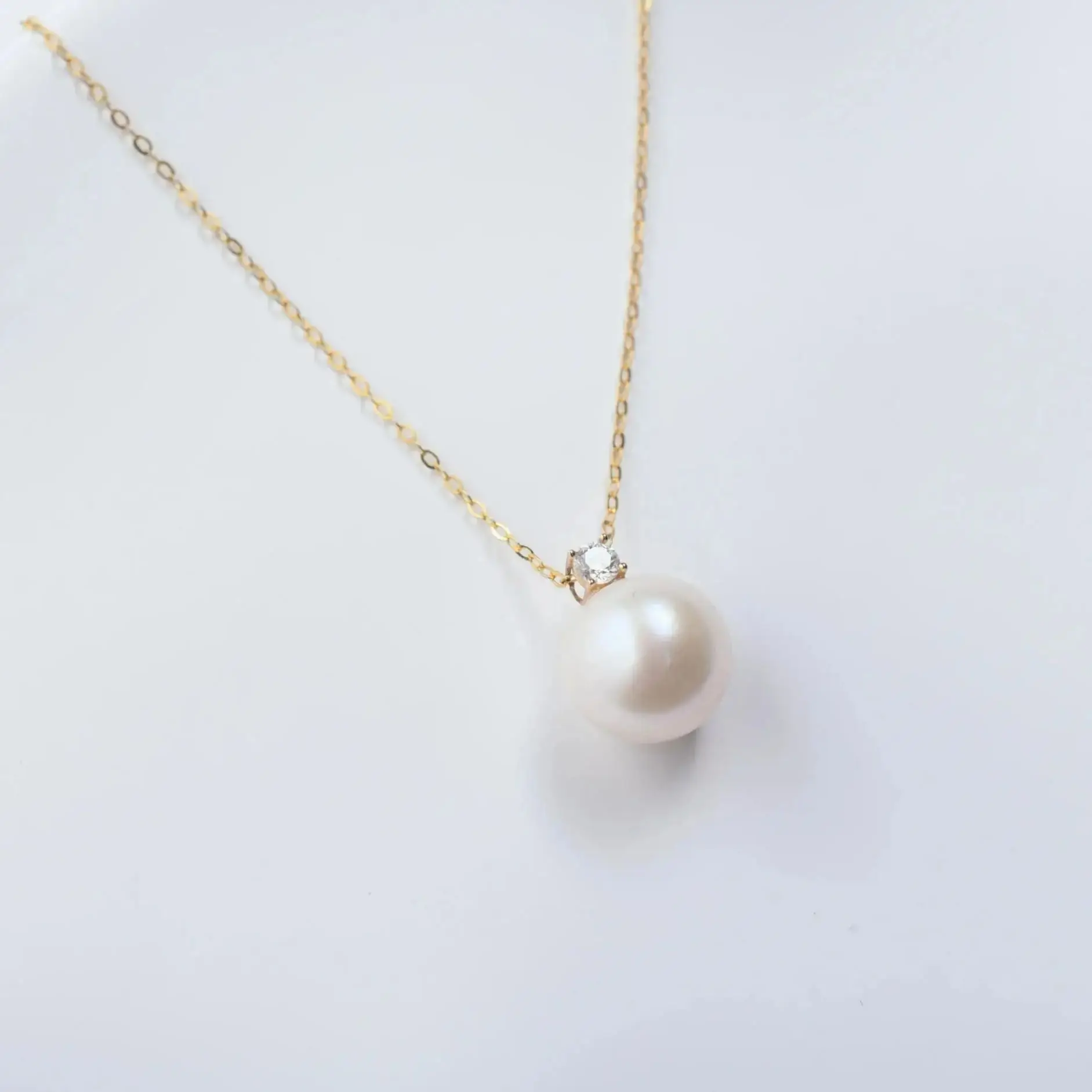 Authentic Edison Freshwater Pearl Necklace with Natural Round 11-12mm 18k Gold Pendant Head Classic Noble Luxury