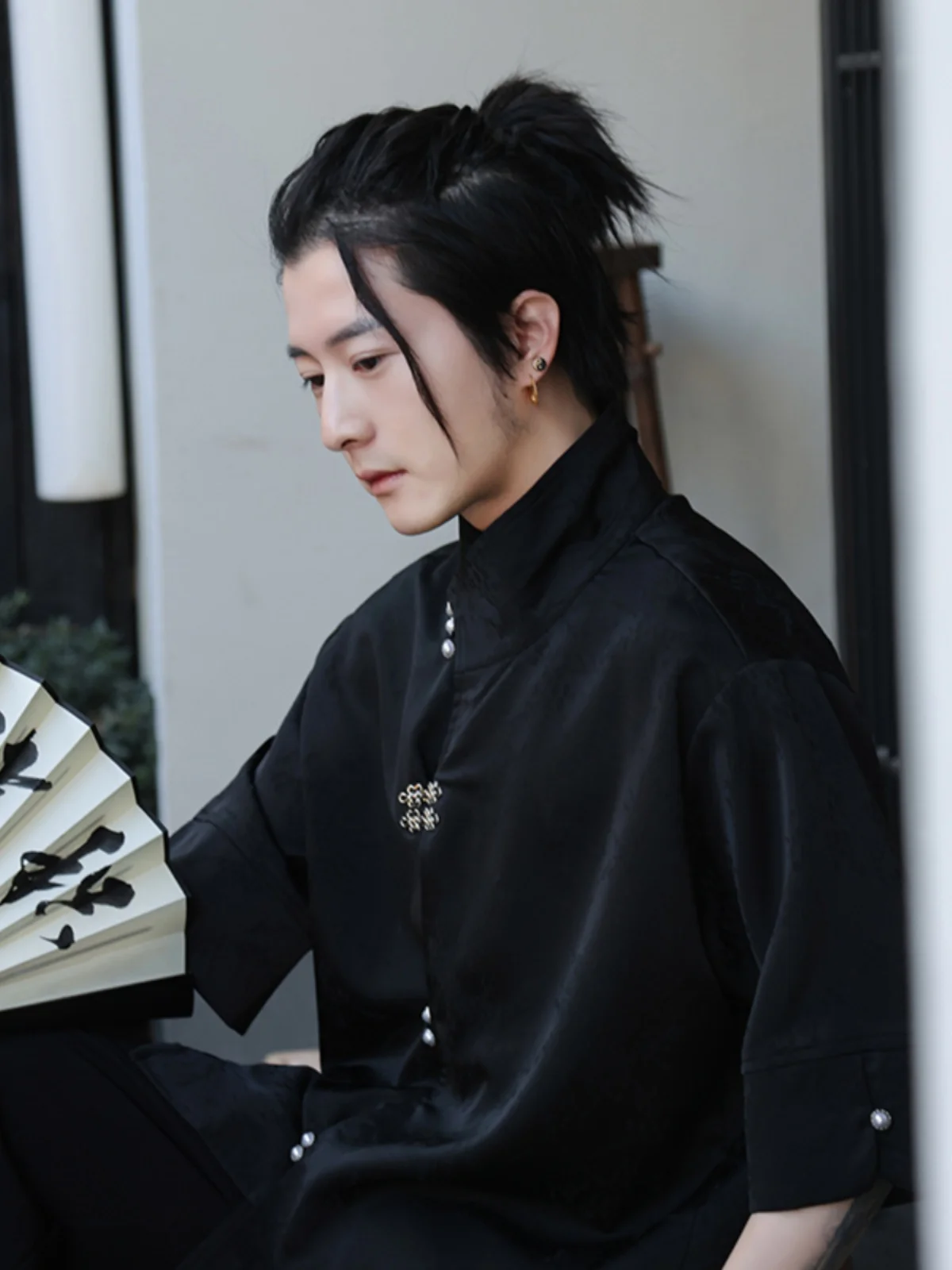 

New Chinese Sle ort Sve Ice Silk irt Men's Summer Faion Metal Button Stand Collar Haome Five Inch Sve irt