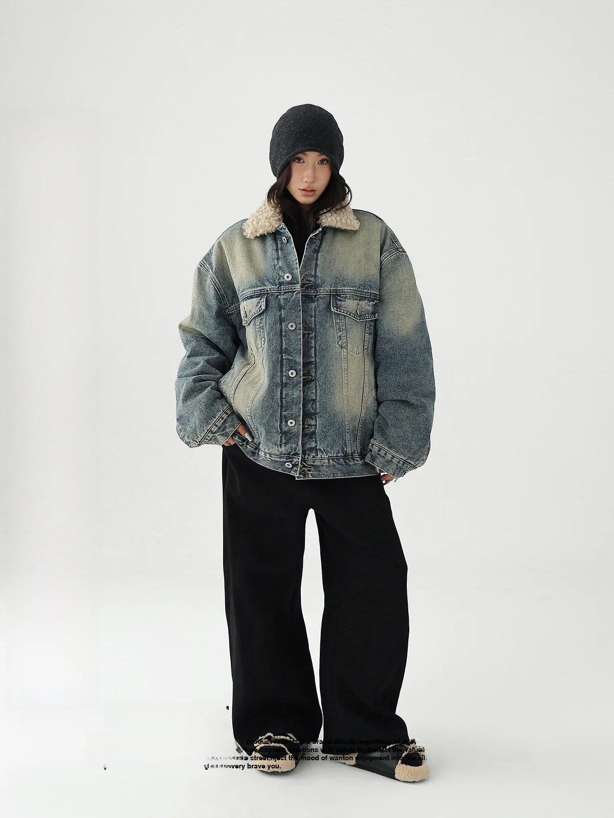 

AceStudios American Retro Distred Denim Jaet Lamb Fur Collar Loose Thiened Cotton Coat Women Commute Sle Autumn 2025