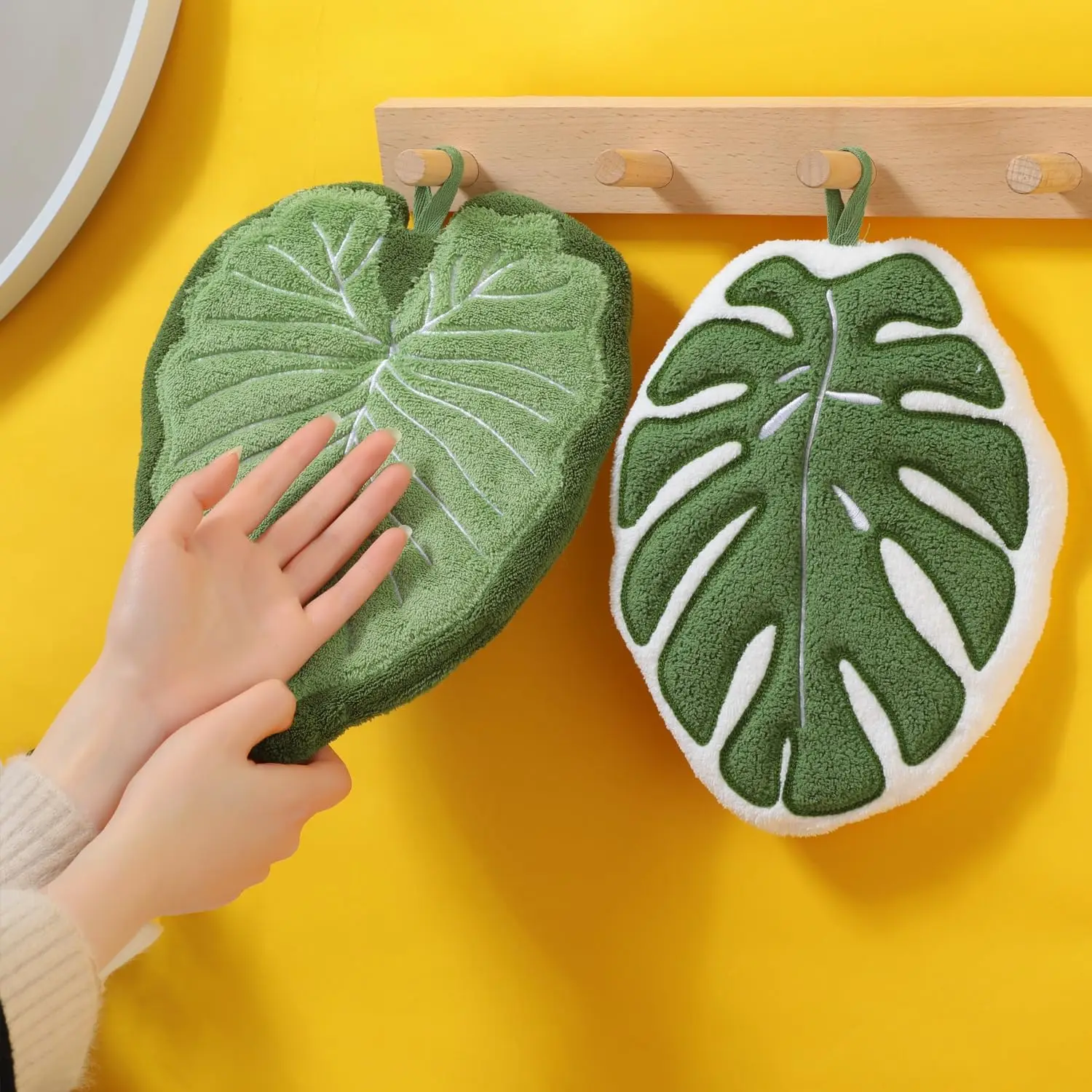 Soft Absorbent Leaf Shaped Hand Towel for Bathroom Kitchen Hanging Multifunctional Face Cloth Home Washcloth Decor