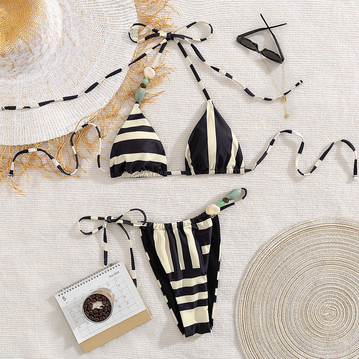 2025 Tendenza Trangle in bianco e nero Bikini Donna Vita bassa Costume da bagno Moda Sexy Biquini Lady Costumi da bagno Costume da bagno Beachwear femminile