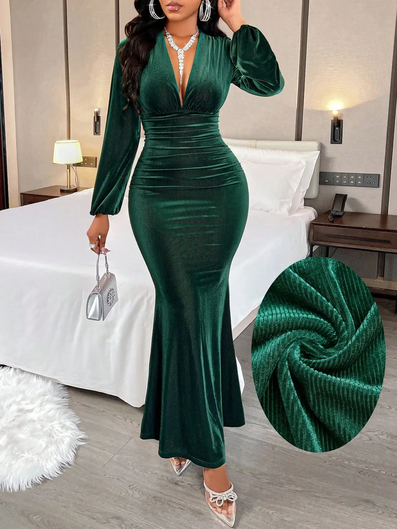 

Emerald Green Velvet V-Neck Long Sleeve Mermaid Dress for Evening Cocktail Party