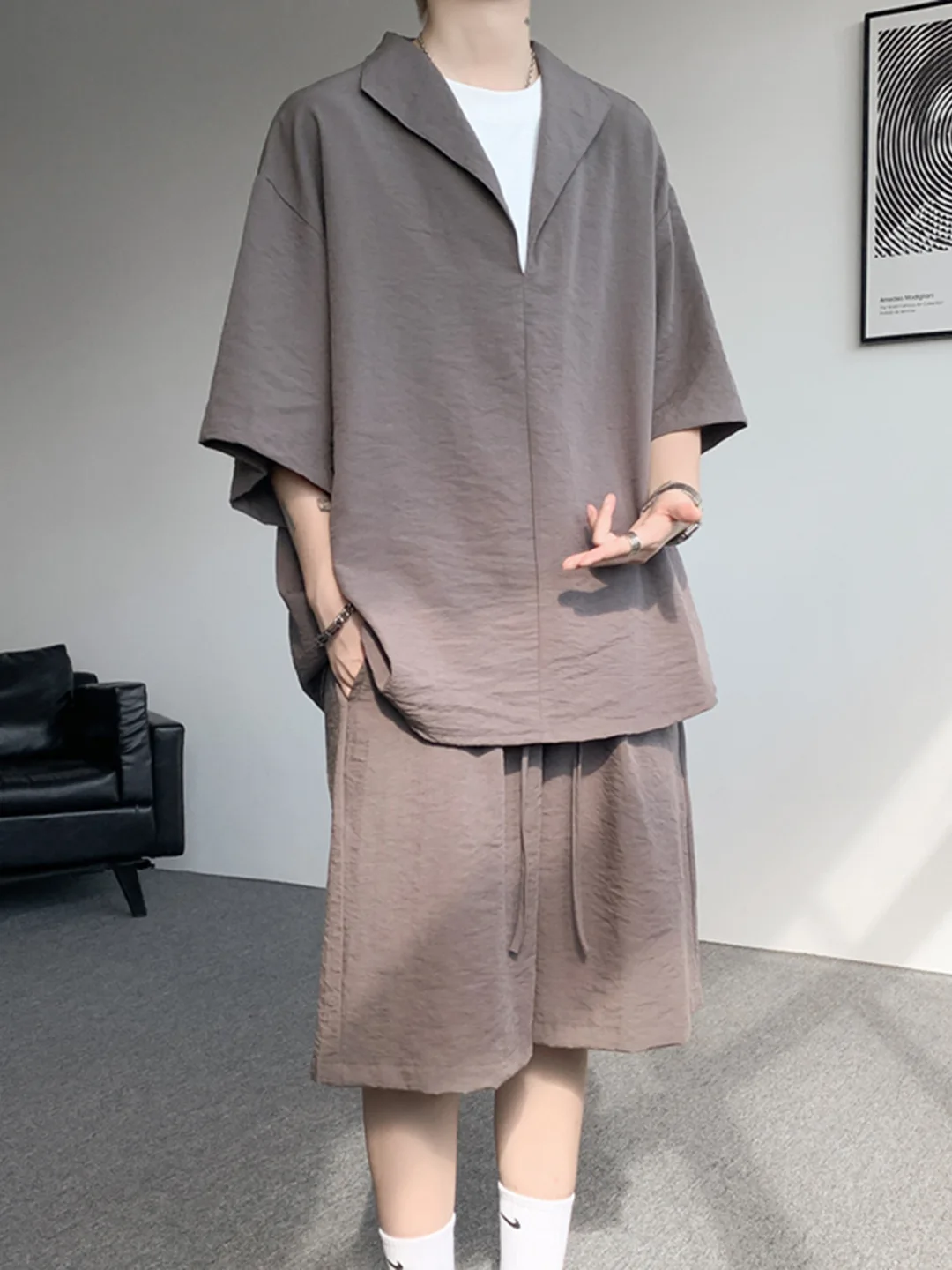 Fake Two-piece V-neck Short-sleeved Boys Casual Linen Suit Large Size Five-point Shorts Two-piece Set Men's Summer view 2