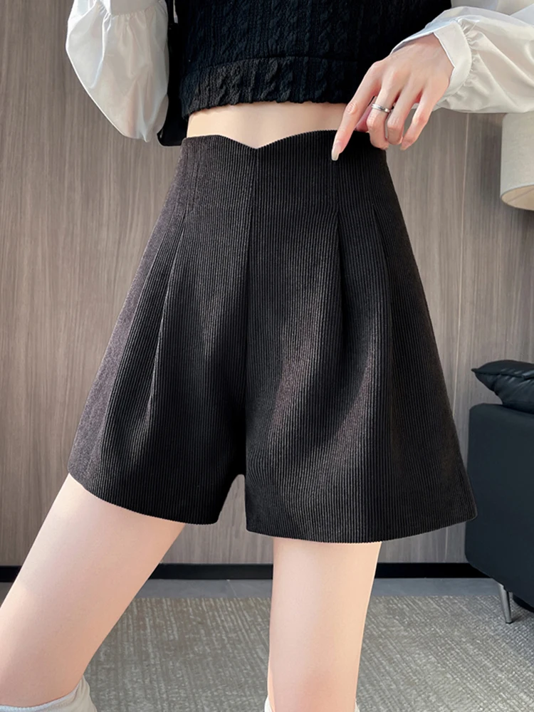 Pantalones cortos de pana Vintage para mujer, pantalones cortos de pierna ancha para oficina de otoño e invierno, pantalones cortos holgados Retro de cintura alta lisos y sencillos que combinan con todo, novedad