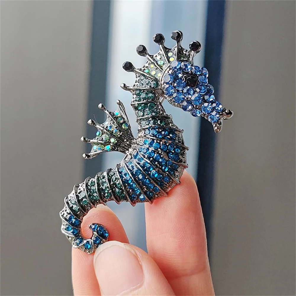 New Glittery Seahorse Brooch Pins Women Full Rhinestone Hippocampus Brooches Classic Animal Badge Jewelry Accessories Gifts