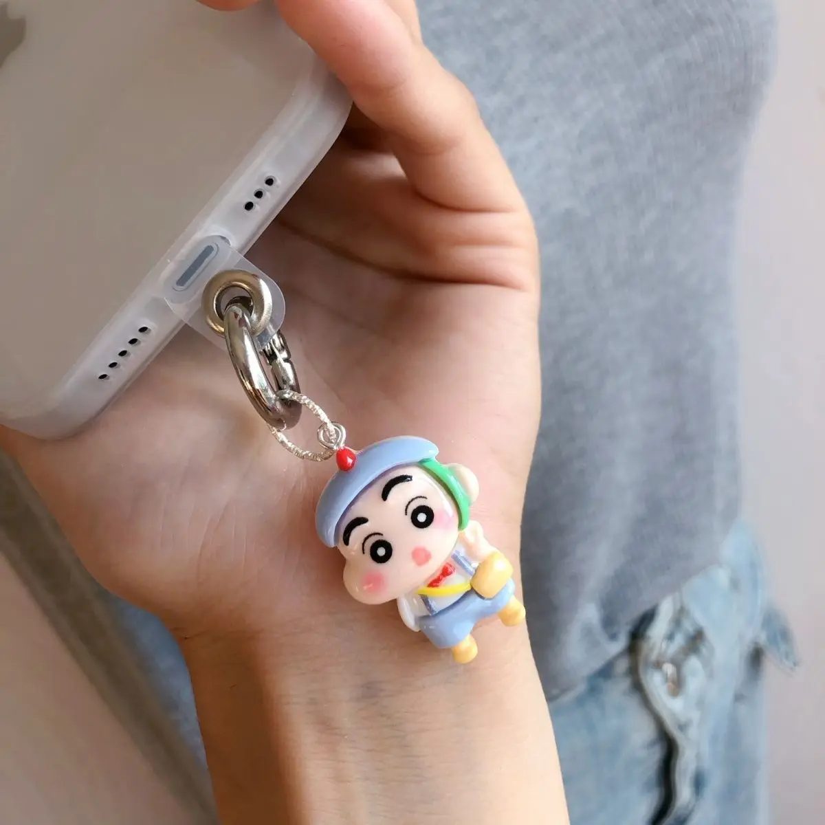 ใหม่ Kawaii Crayon Shin-Chan จี้พวงกุญแจโทรศัพท์มือถืออุปกรณ์เสริมอะนิเมะการ์ตูนนักเรียนน่ารักความงามเรซิ่นเครื่องประดับของขวัญ