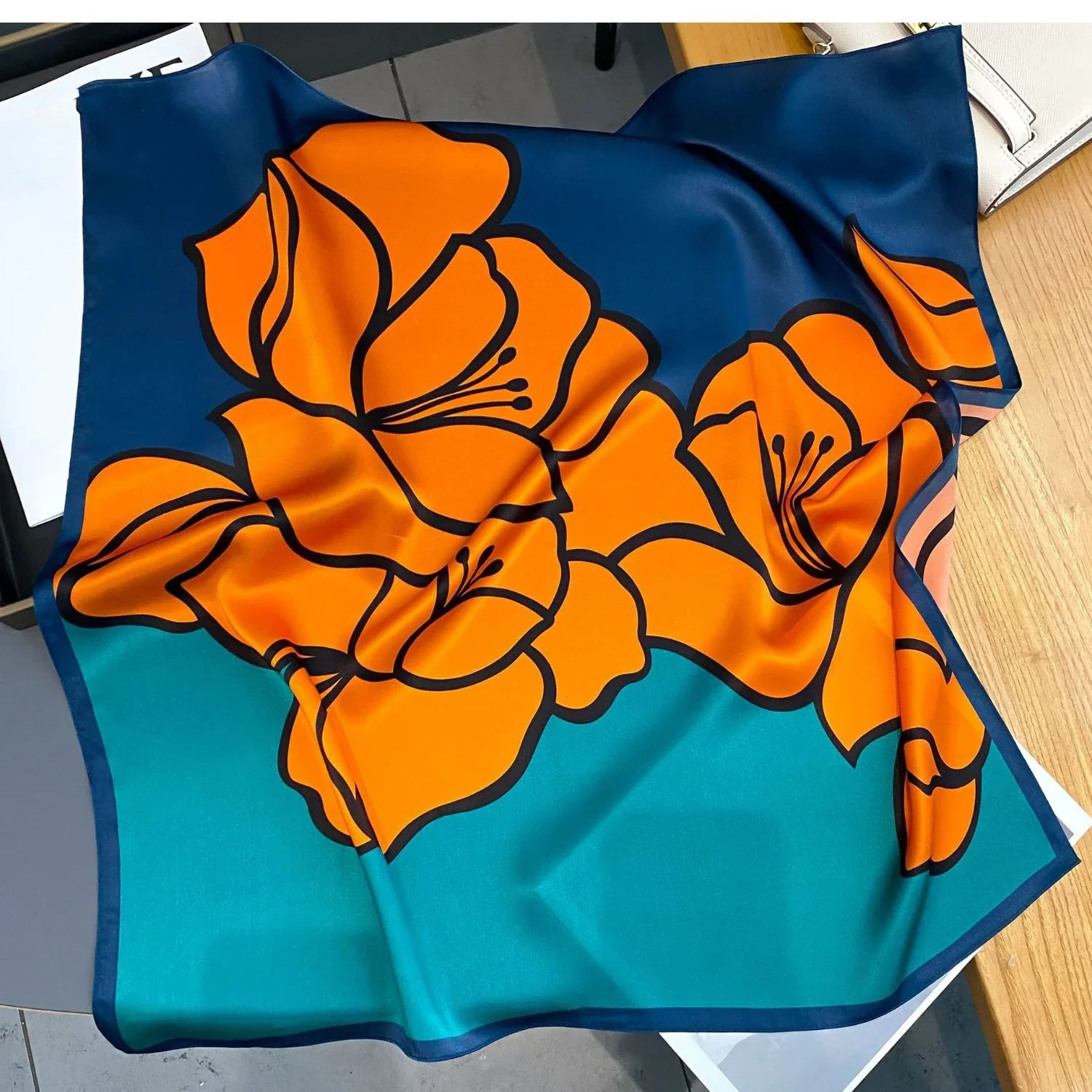 2024 Halstuch Weibliche Luxus Quadrat Schal für Frauen Seide Schal Satin Hijab Mode Wraps Haar Bands Band Stirnband Bandana – Detail 8