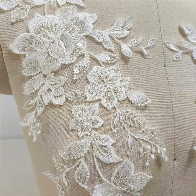2 Stück, aufnähbare Spitzenapplikationen, weißer Spitzenstoff, 3D-Blumen, Quasten, Perlen, Strasssteine, bestickte Applikationen für Brautkleider, zum Selbermachen, zur Dekoration. – Detail 5