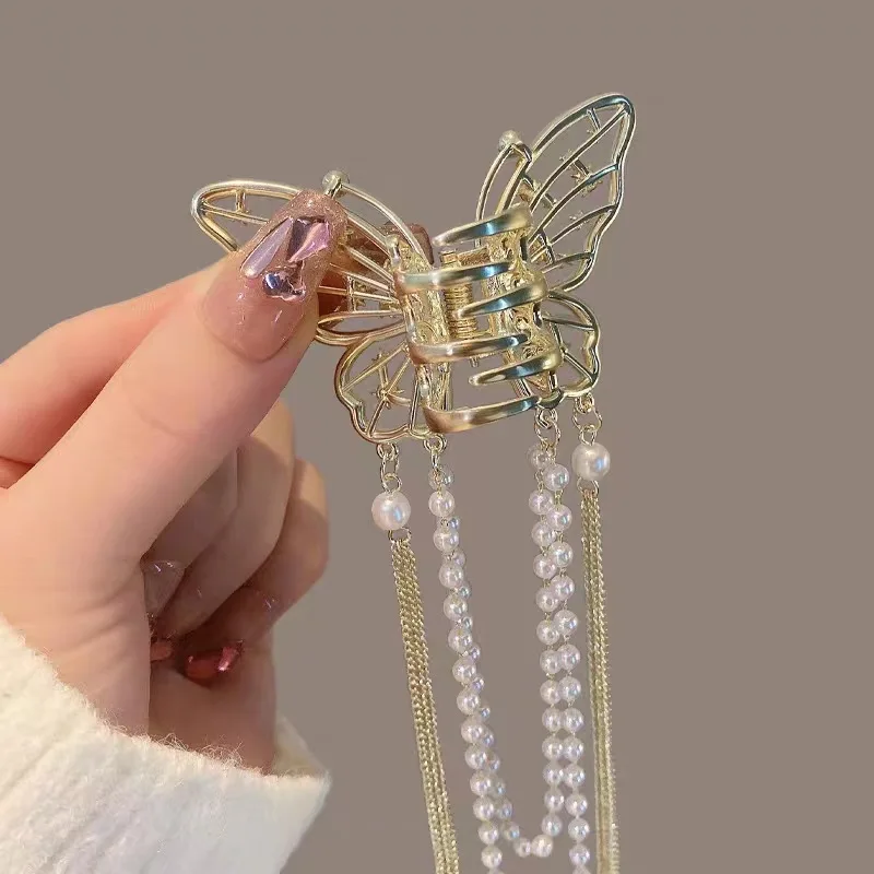 Clip de agarre con borla de mariposa hueca súper inmortal para mujer, medio lazo para el cabello, colgante de perlas para niña, tarjeta de pelo,