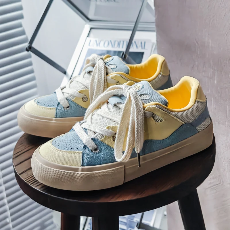 

2025 Новая нишевая тенденция, модная высококачественная обувь на толстой подошве, универсальные белые туфли для спорта и отдыха