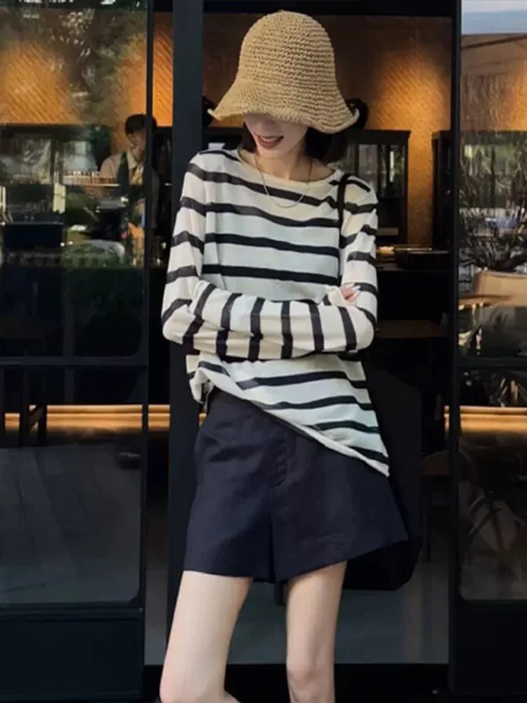 Women Casual Long Sleeve T-Shirts Spring Summer Black and White Color Scheme Pullovers Tees Shirts Female Sunscreen Streetwear