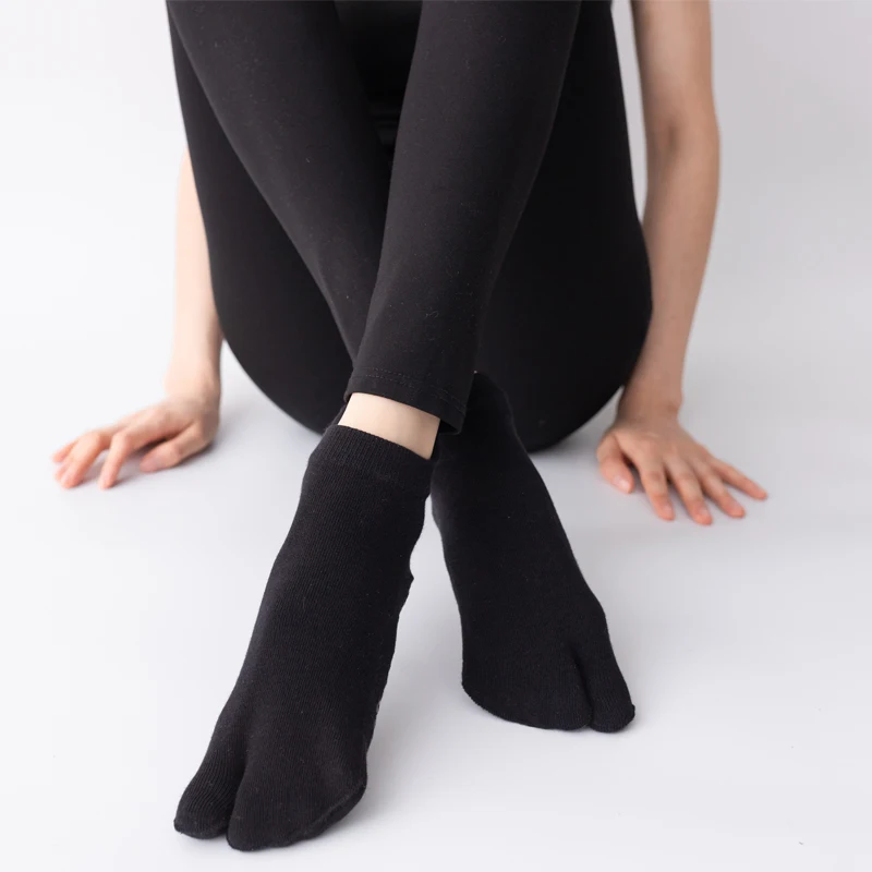 Ladies Two Toe Non-Slip Yoga Socks Cotton Pilates Socks for Women Barre Ballet Dance Fitness Breathable Trampoline Sports Sock