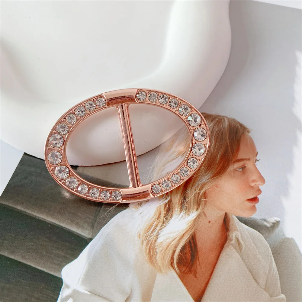 تشيكوسلوفاكيا الملابس ركن عقدة زر للنساء قميص هيم تي شيرت وشاح مشبك الزركون الملابس اكسسوارات الديكور هدية