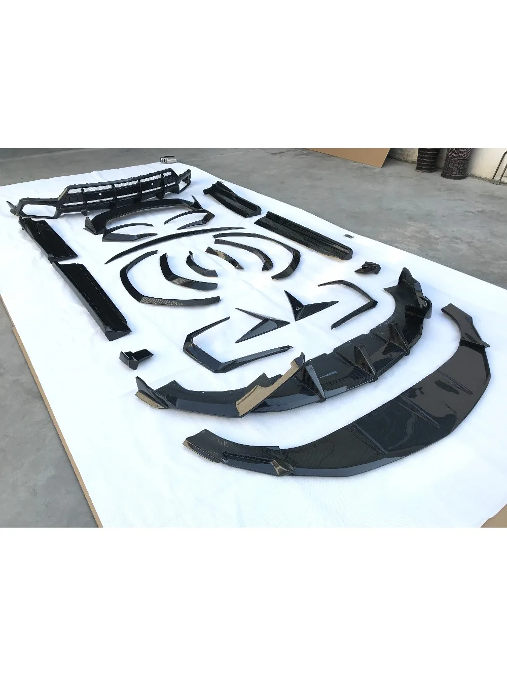 TOP Style Dry Carbon Fiber Body Kit for  Urus With Hood Fenders Bumpers Spoiler Mirror Cover Auto Parts