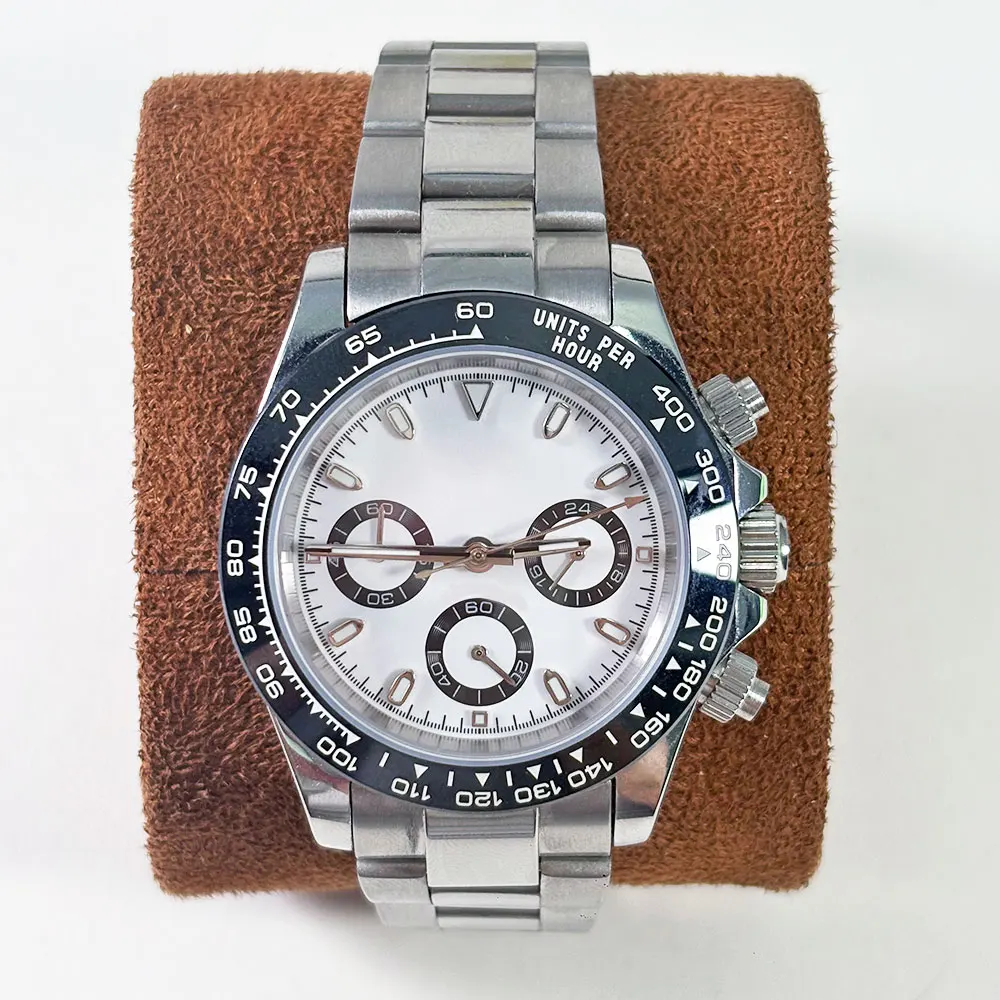 

40-миллиметровый корпус из нержавеющей стали 316L с сапфировым стеклом, в стиле Panda Daytona, подходит для кварцевых часов с хронографом VK63, светящийся элемент C3, водонепроницаемость 5 бар.