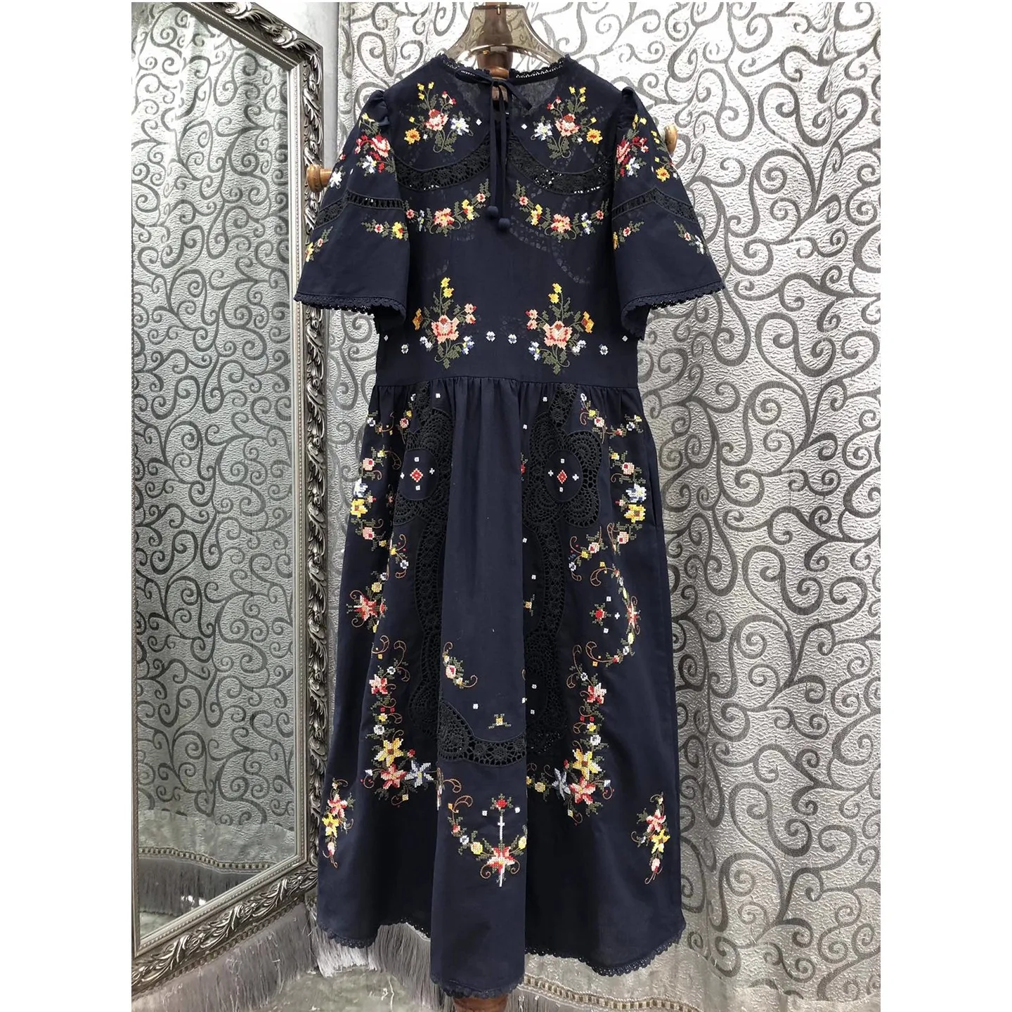 최고급 새 가을 원피스 여성용 전체 자수 꽃무늬 반팔 중간 길이 면마 원피스