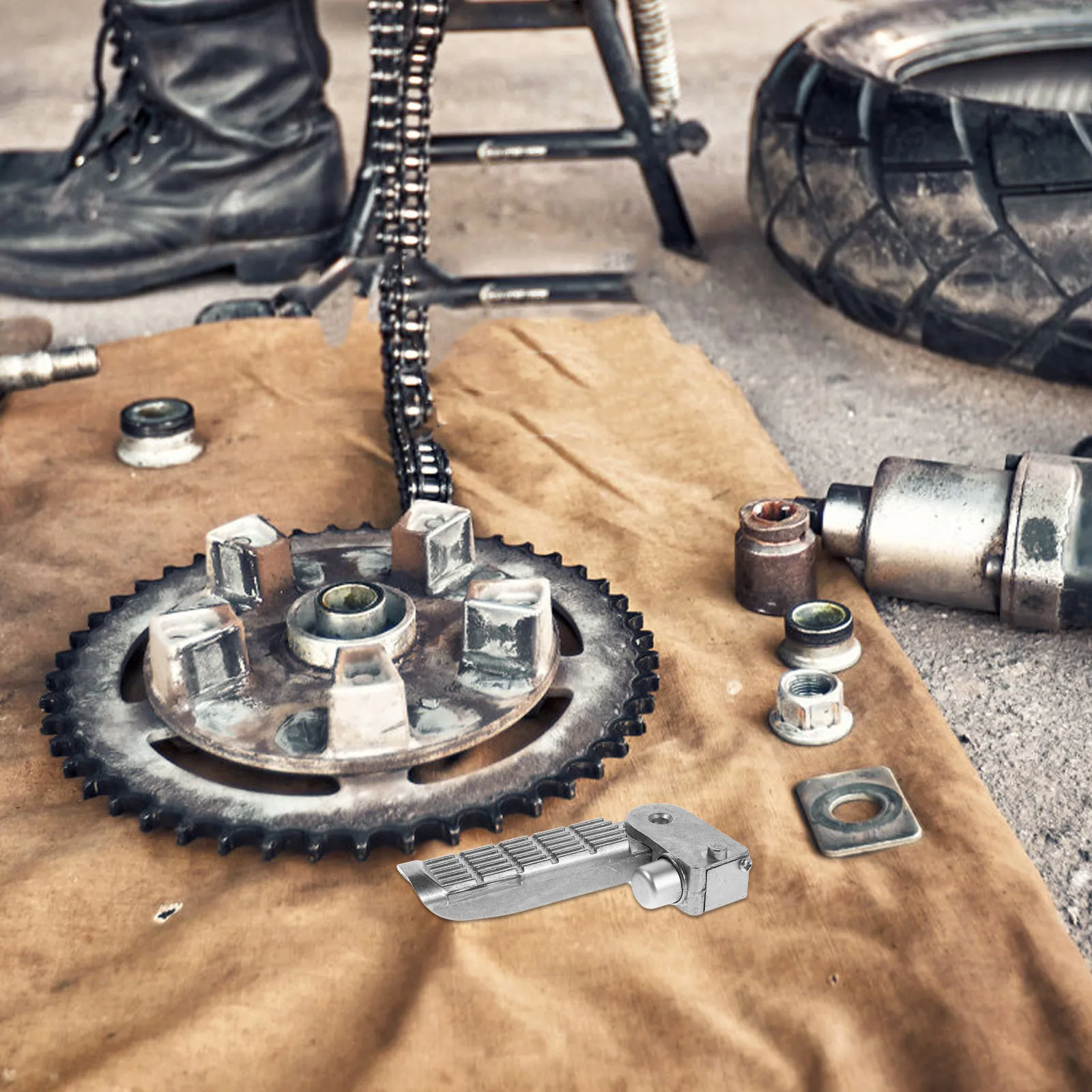 

1Pair Aluminum Alloy Motorcycle Foot Pegs Foldable Extended Rear Footrest Pedals Highway Pegs for Electric Bikes Motorcycles