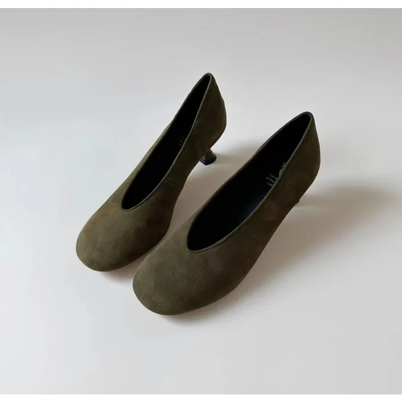 

A new style of matte suede high heels with a round toe V-neck and a retro shallow opening, fashionable commuting single shoe