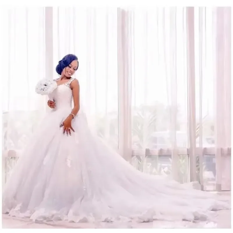 فستان زفاف أبيض مخصص للفتيات باللون الأسود الأفريقي مع دانتيل مزين بدون أكمام فستان زفاف للحديقة الريف مصنوع حسب الطلب مقاس كبير