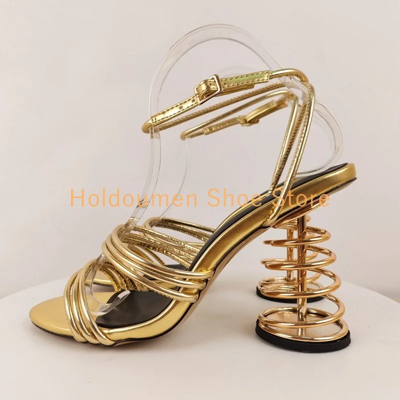 رواية فريدة من نوعها تويست لفائف تصميم غريب نمط كعب الصنادل قابل للتعديل حزام الكاحل موضة اللمحة تو الصيف عرض الأزياء الصنادل