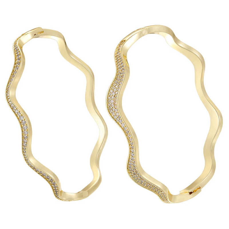 Women's Closed-End Bracelet with Subtle Cubic Zirconia Inlays Wide Ridges Sparkling Bracelet Made of Gold-Plated Brass:VL828