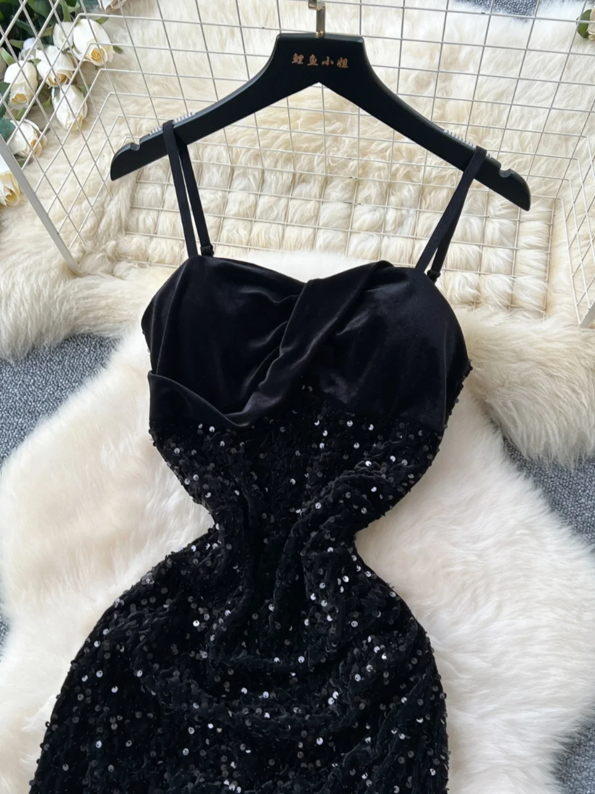 Ofallsis Hepburn Style Retro French Sequin Sparkling Velvet Dress 2024 Summer New Cinched Waist Slimming Dinner Camisole Dress