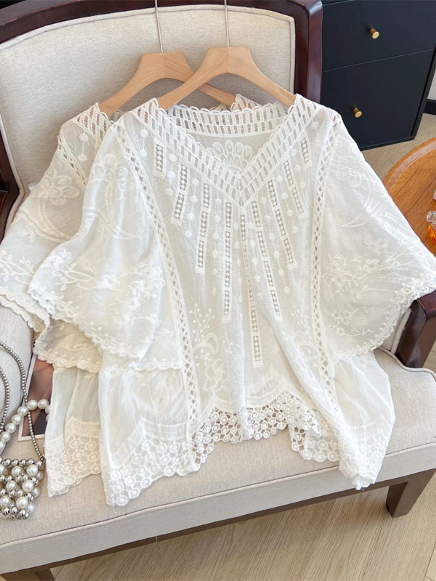 Sun Protection V-Neck Sleeveless Shirt Women's Summer plus Size Hollow out Hook Flower Design Loose Fit T-Shirt Korean Style