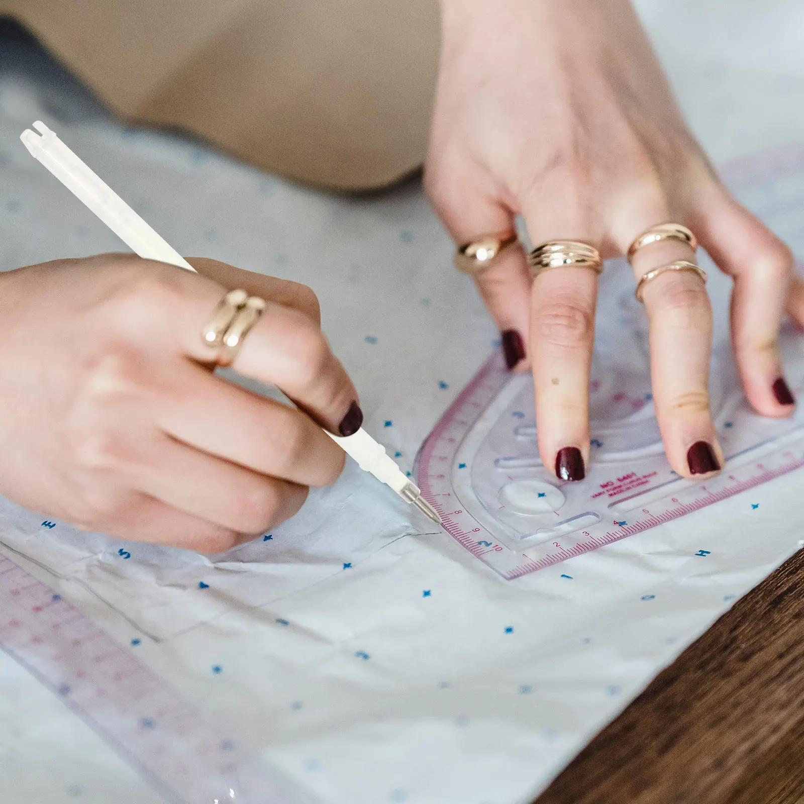 100 قطعة عديم الرائحة غير مرئية ماركر عبوات البلاستيك الخياطة الخياطة التطريز الملابس الأحذية بمناسبة قلم حبر جاف