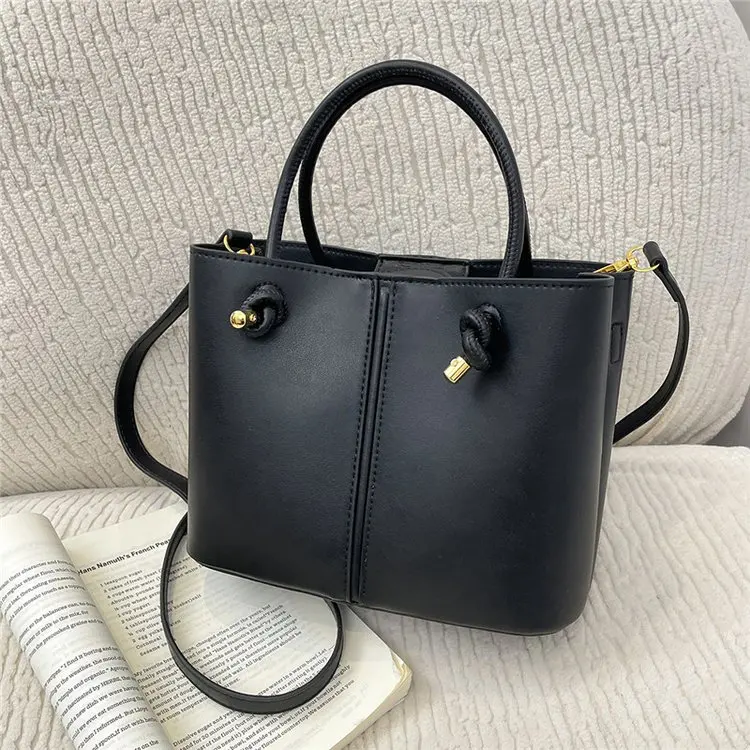 

High-End Fashion Solid Color Diaper Bags For Women Parisian Inspired Crossbody Bag Luxury Commuter Bag Vintage Simple Messenger