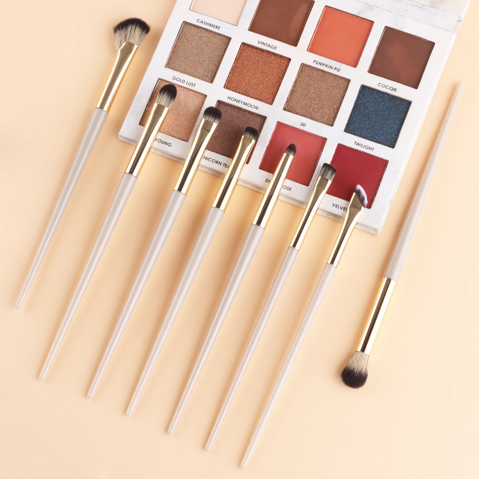 Professionelles 8-teiliges Augen-Make-up-Pinsel-Set mit grau-goldenem Griff, Lidschatten-Verblendpinsel, Detailpinsel, Klingenpinsel, Augenwerkzeug