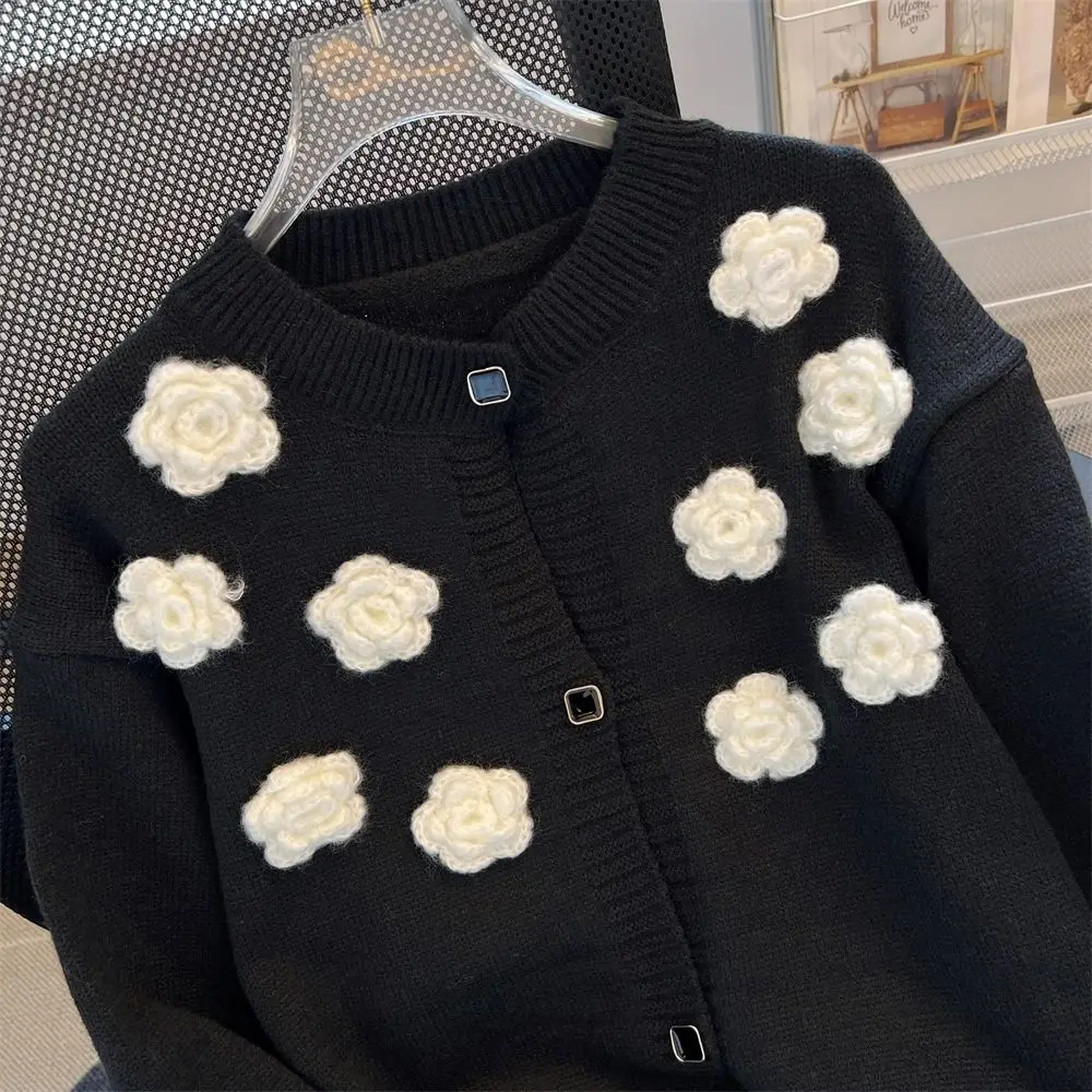 Spring Autumn New Women\'s Black Sweater With Flowers Knitted Cardigan