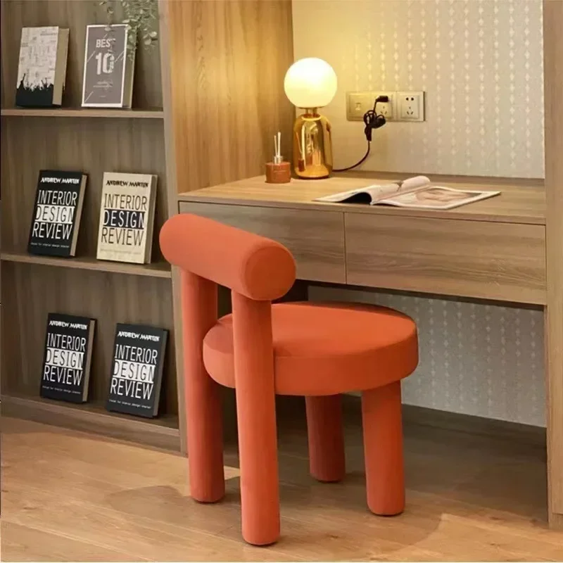 Samtstühle, modernes, bequemes Stuhldesign, weicher Glamour, Wohnzimmer-Bodenhocker, Zuhause, mobiles Make-up, dekorative, niedliche Möbel