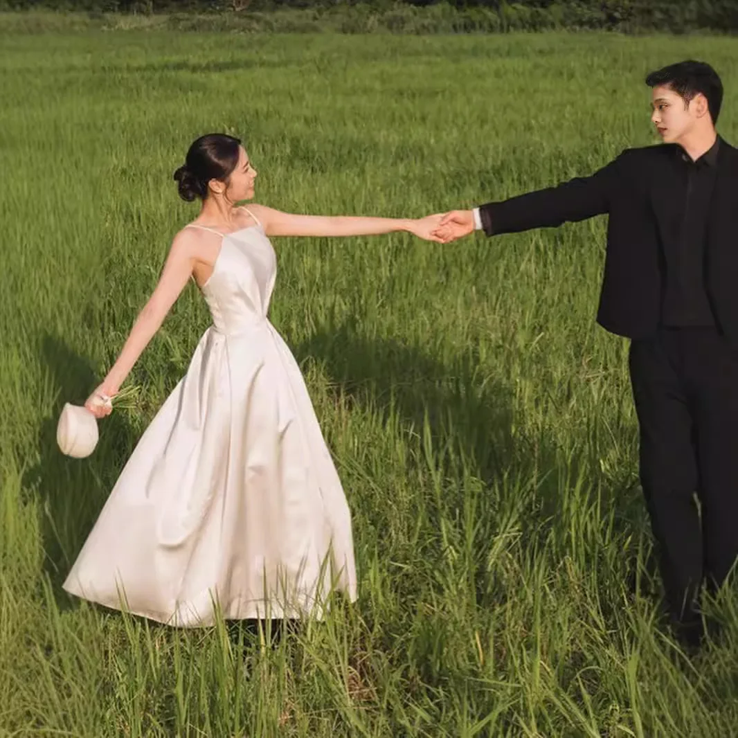 Branco suspender luz vestidos de casamento coreano cetim simples um ombro sessão de fotos de noiva vestido de comprimento médio feminino fiesta