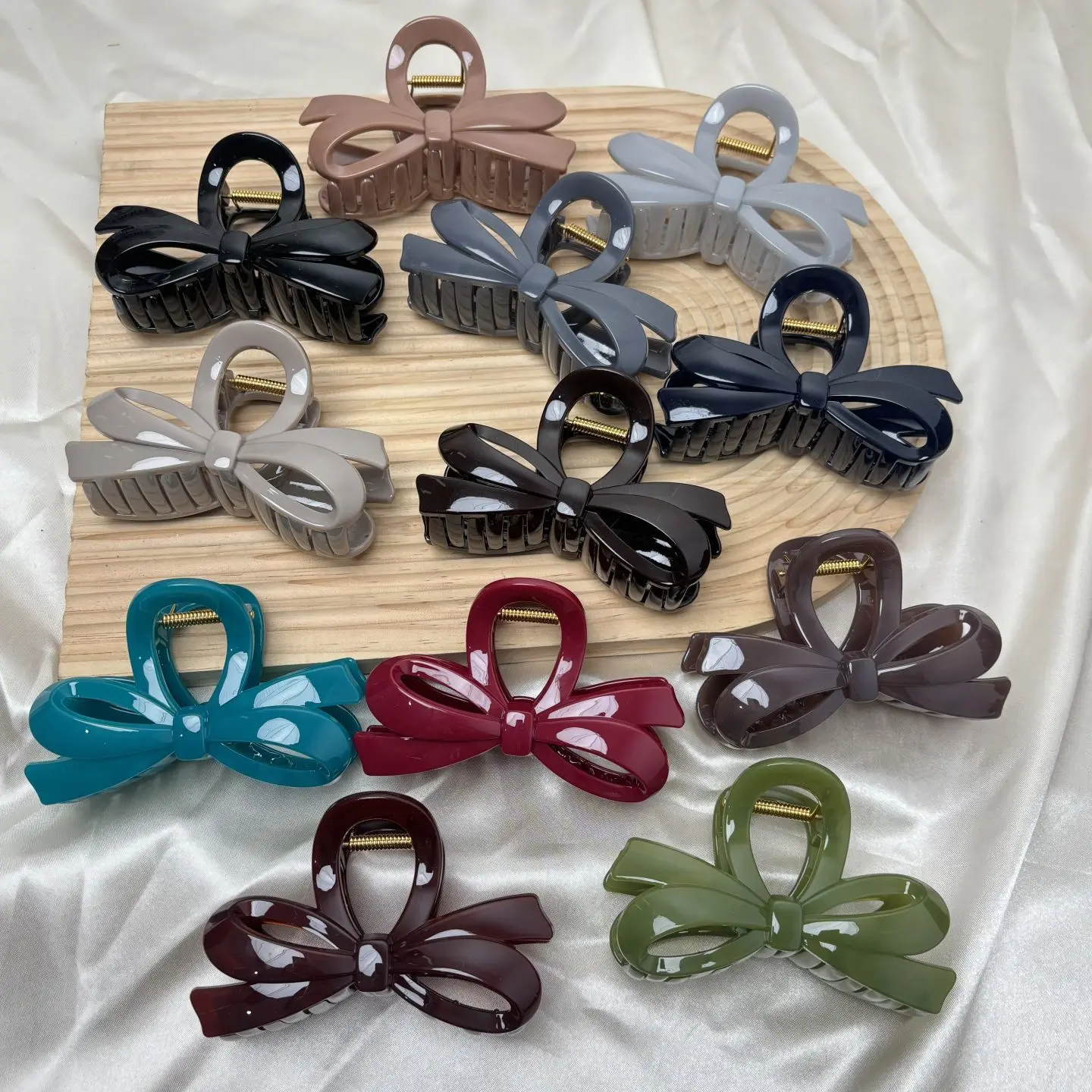 presilha-de-cabelo-elegante-com-no-de-borboleta-e-design-de-garra-de-tubarao-acessorio-de-cabelo-moderno-para-mulheres