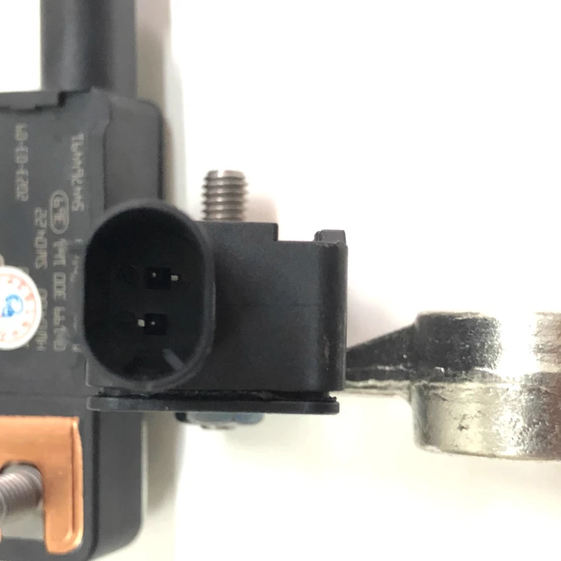 Adequado para jeep jeep liberty/freedom sensor de bateria sensor de corrente negativa cabeça de pilha