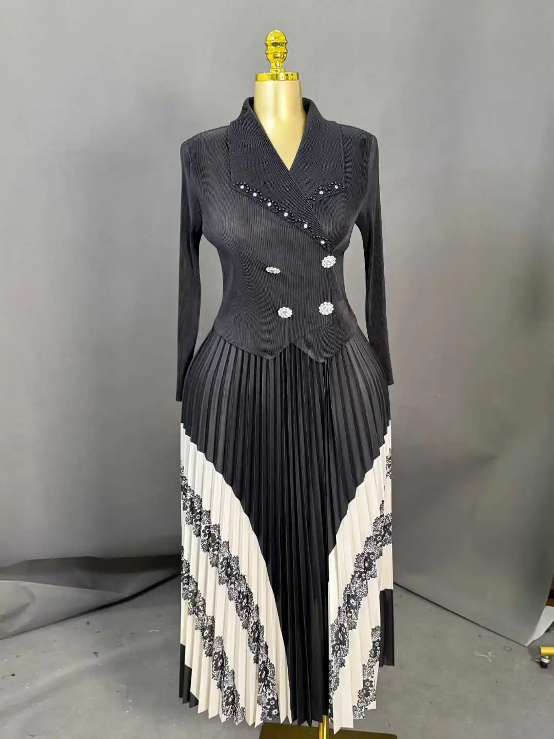 

Новое женское платье EGRM с плиссировкой и цветными блоками, с принтом, с эффектом утяжки талии, с отложным воротником, эластичными складками, длинными рукавами, модель 2R9581