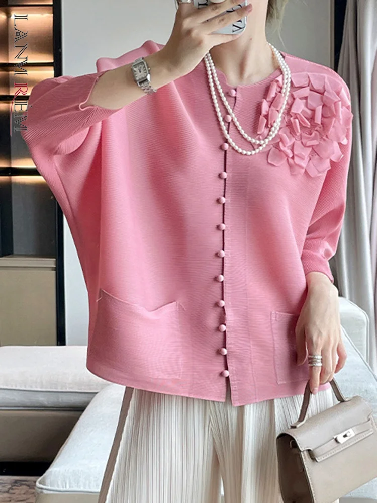 LANMREM Casual Pleated Shirt Women Embroidery Floral Design Round Neck Single Breasted Tops Fashion 2024 Autumn New 2AA1475