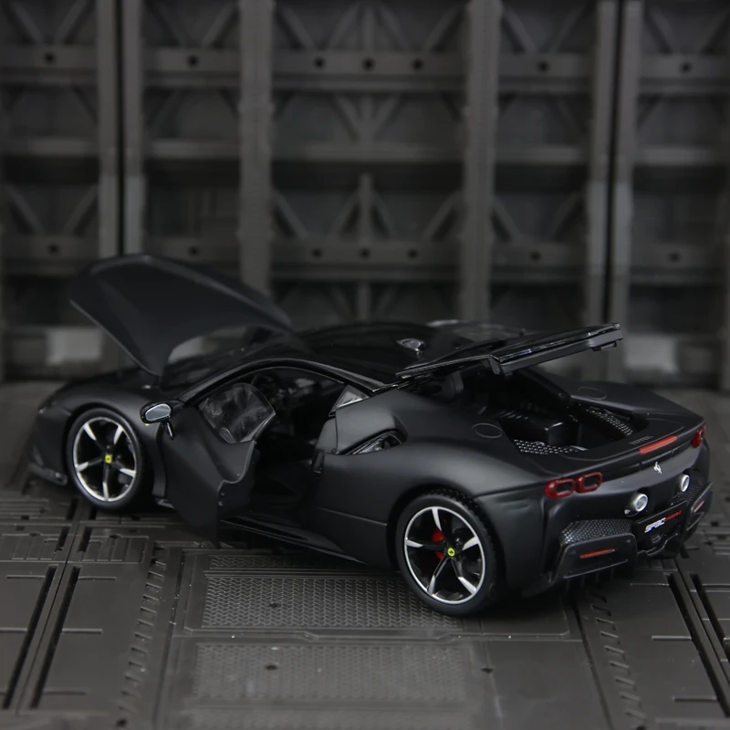 Bburago 1:24 simulação Ferrari SF90 Stradale modelo de carro em liga metálica, portas e capô do motor, porta-malas pode ser aberto com ornamentos estáticos