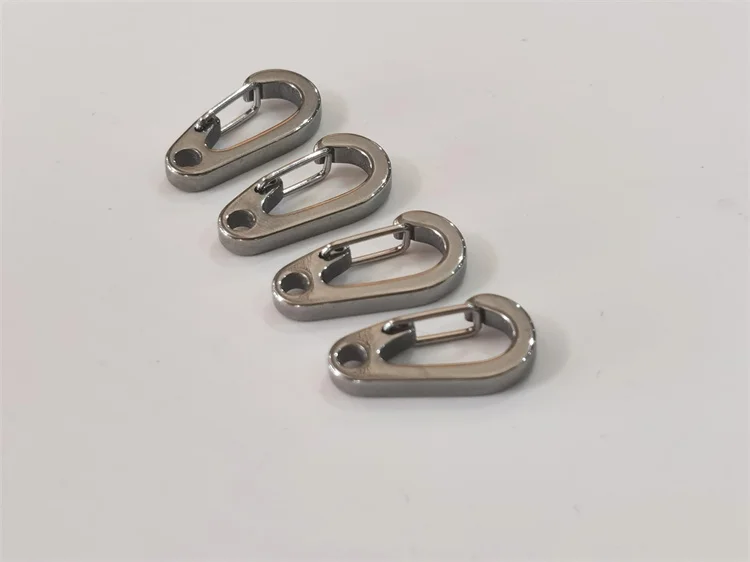 19mm Wholesale Stainless Steel Metal Spring Hook Clips  Keychains Gift  Outdoor Rust-Resistant Carabiners and Pet Leash Clips