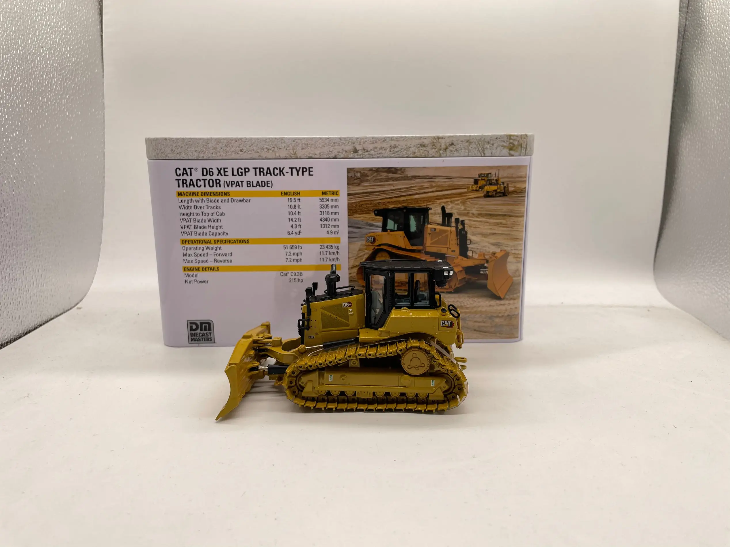 

DM-85554 1:50 D6 LGP VPAT Трактор трекового типа Коллекционная строительная техника Игрушка Украшение сцены Подарок на день рождения для мальчика