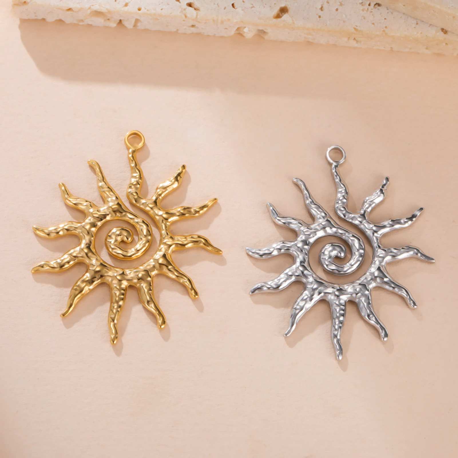 3 Stück/Lot Sonnenmuster-Anhänger aus Edelstahl für die Herstellung von Halsketten, Schmuck, Vintage-Accessoire, Gott-Amulett, Geschenk, Neu 2026