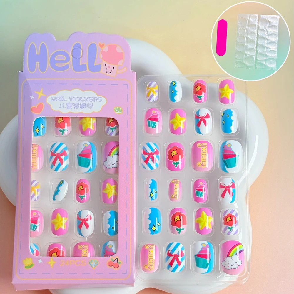 24枚入り/箱 可愛い赤いチェリーとイチゴ柄の子供用つけ爪 漫画風クマの子供用プレスオンネイル 女の子用装着可能なつけ爪