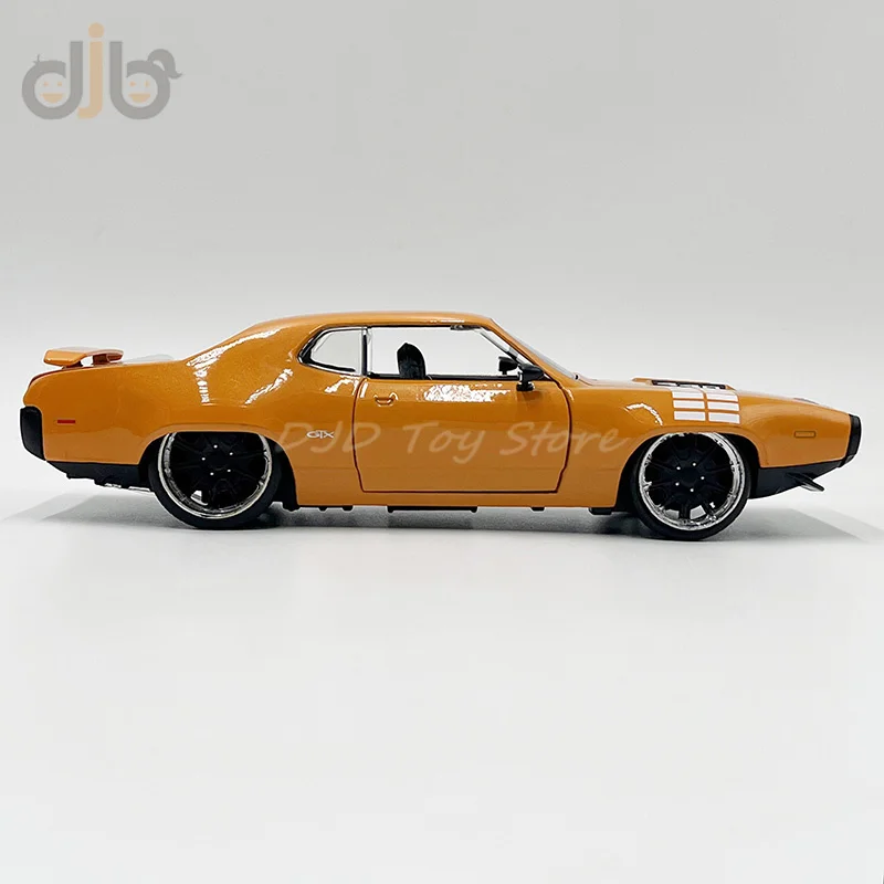 1:24 Diecast Car Model Toy PLymouth GTX Miniature Replica For Collection